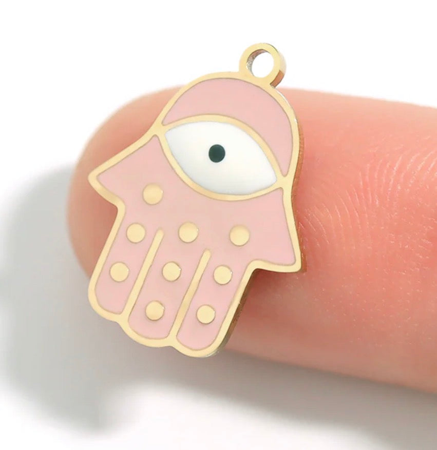 The Charm Bar – Hochwertiger, personalisierbarer Schmuck aus 18K PVD vergoldetem 316L Edelstahl. Wasserfeste Halsketten, Charms und Armbänder für einzigartige Kombinationen – jeder Charm erzählt deine Geschichte. Protection Charms. Nazar Charm. Evil Eye Charms. 