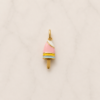 The Charm Bar – Hochwertiger, personalisierbarer Schmuck aus 18K PVD vergoldetem 316L Edelstahl. Wasserfeste Halsketten, Charms und Armbänder für einzigartige Kombinationen – jeder Charm erzählt deine Geschichte. Eis-Charm. Gelato. The Gelato-Charm.