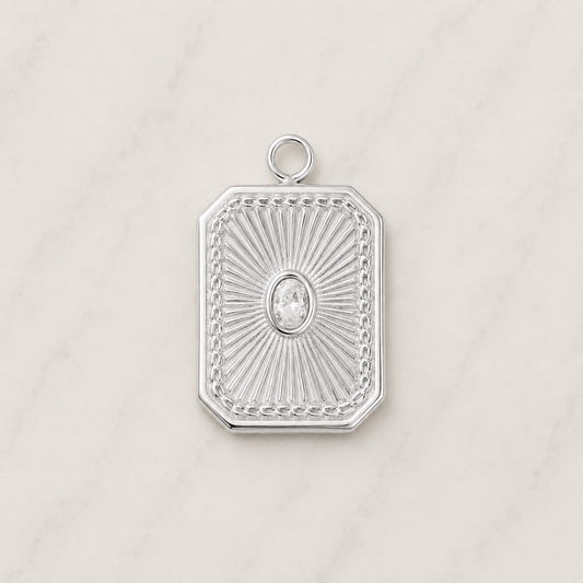The Charm Bar – Hochwertiger, personalisierbarer Schmuck aus 18K PVD vergoldetem 316L Edelstahl. Wasserfeste Halsketten, Charms und Armbänder für einzigartige Kombinationen – jeder Charm erzählt deine Geschichte. Zirkonia Charm Summer Charms.