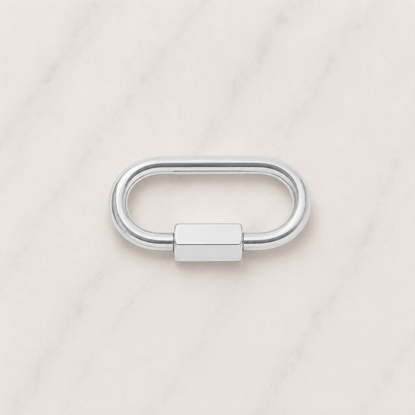 The Charm Bar – Hochwertiger, personalisierbarer Schmuck aus 18K PVD vergoldetem 316L Edelstahl. Wasserfeste Halsketten, Charms und Armbänder für einzigartige Kombinationen – jeder Charm erzählt deine Geschichte. Mini Karabiner. Karabiner Charm. 