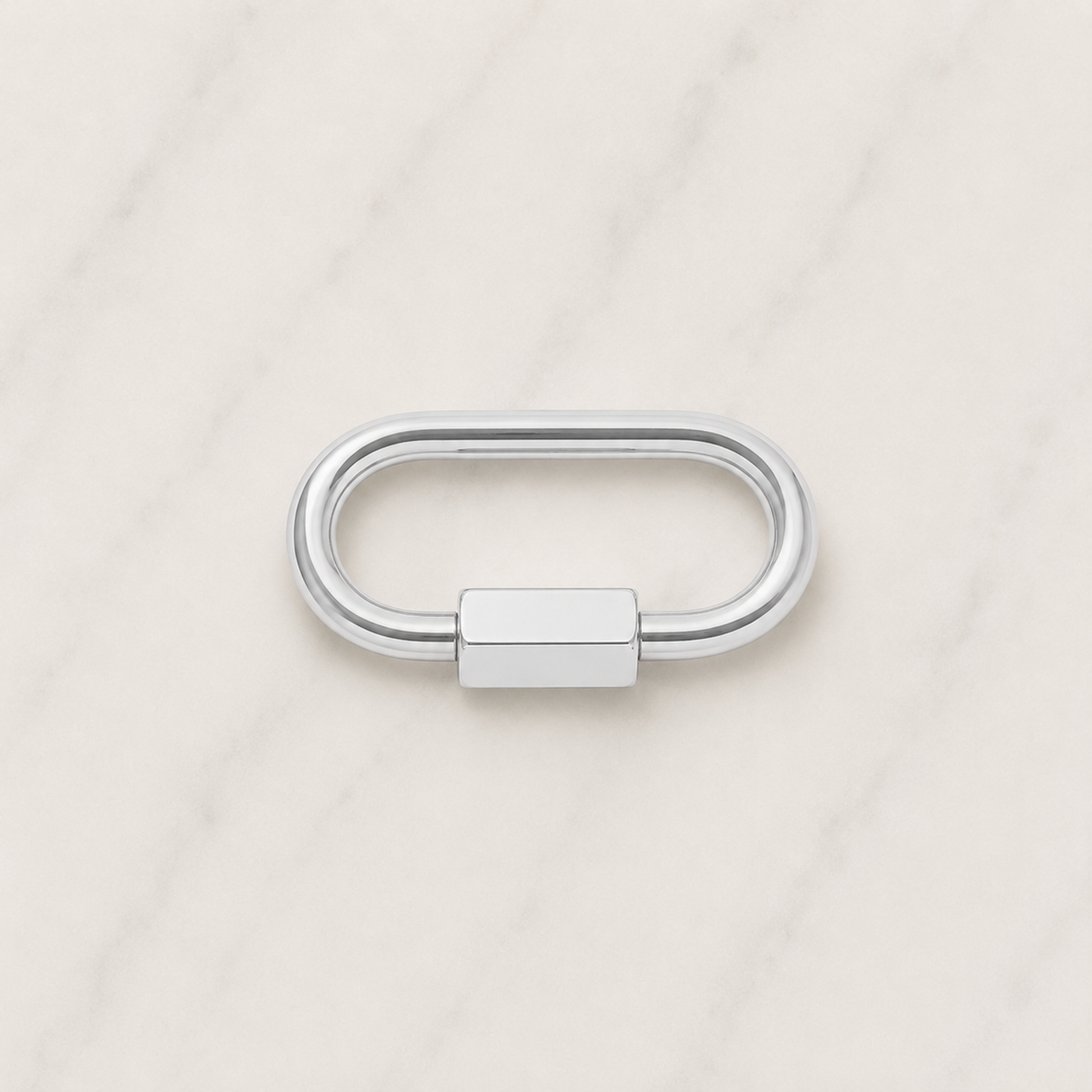 The Charm Bar – Hochwertiger, personalisierbarer Schmuck aus 18K PVD vergoldetem 316L Edelstahl. Wasserfeste Halsketten, Charms und Armbänder für einzigartige Kombinationen – jeder Charm erzählt deine Geschichte. Mini Karabiner. Karabiner Charm. 