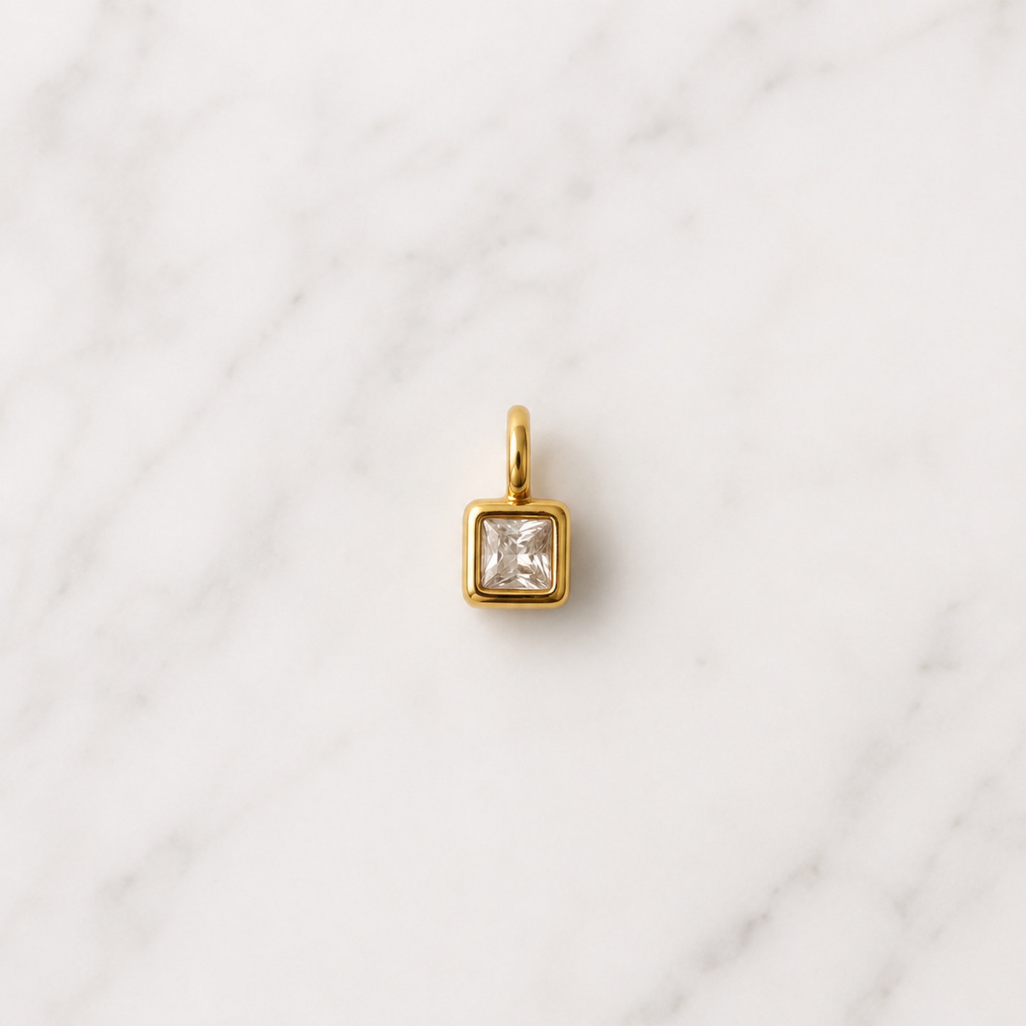  The Charm Bar – Hochwertiger, personalisierbarer Schmuck aus 18K PVD vergoldetem 316L Edelstahl. Wasserfeste Halsketten, Charms und Armbänder für einzigartige Kombinationen – jeder Charm erzählt deine Geschichte. Zirkonia-Charm. Pandora. 