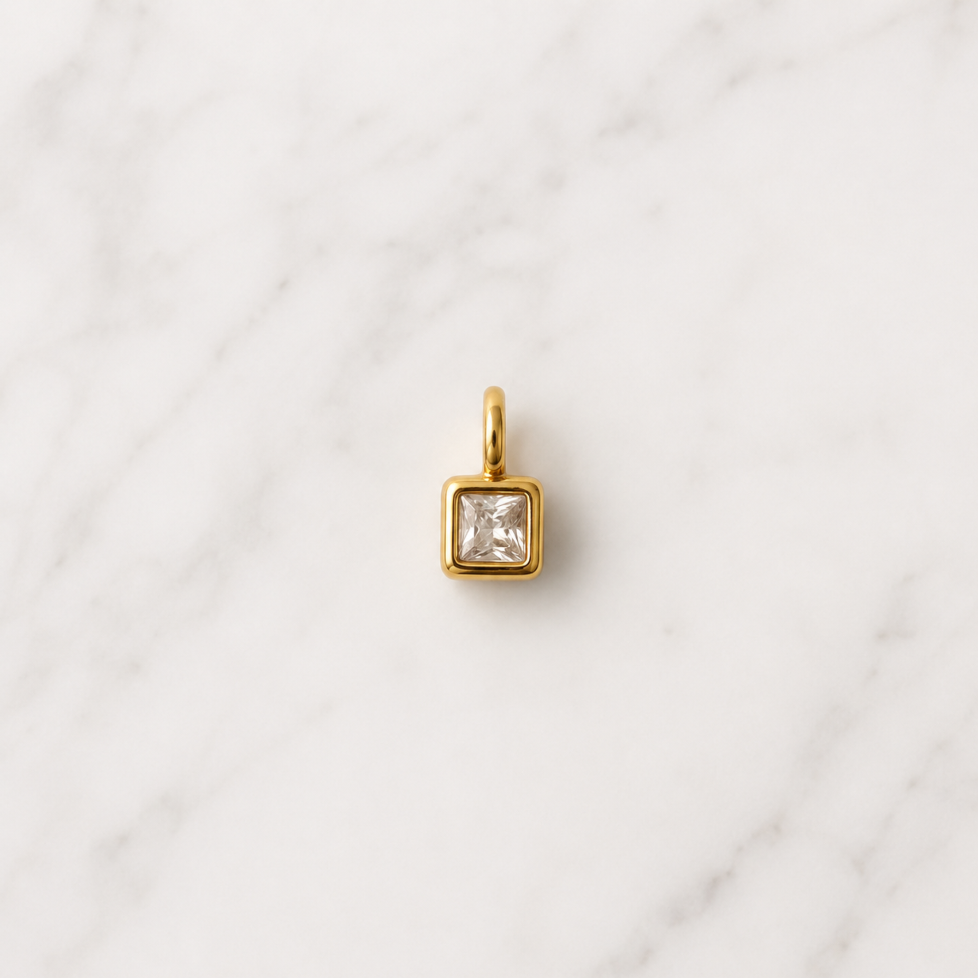  The Charm Bar – Hochwertiger, personalisierbarer Schmuck aus 18K PVD vergoldetem 316L Edelstahl. Wasserfeste Halsketten, Charms und Armbänder für einzigartige Kombinationen – jeder Charm erzählt deine Geschichte. Zirkonia-Charm. Pandora. 