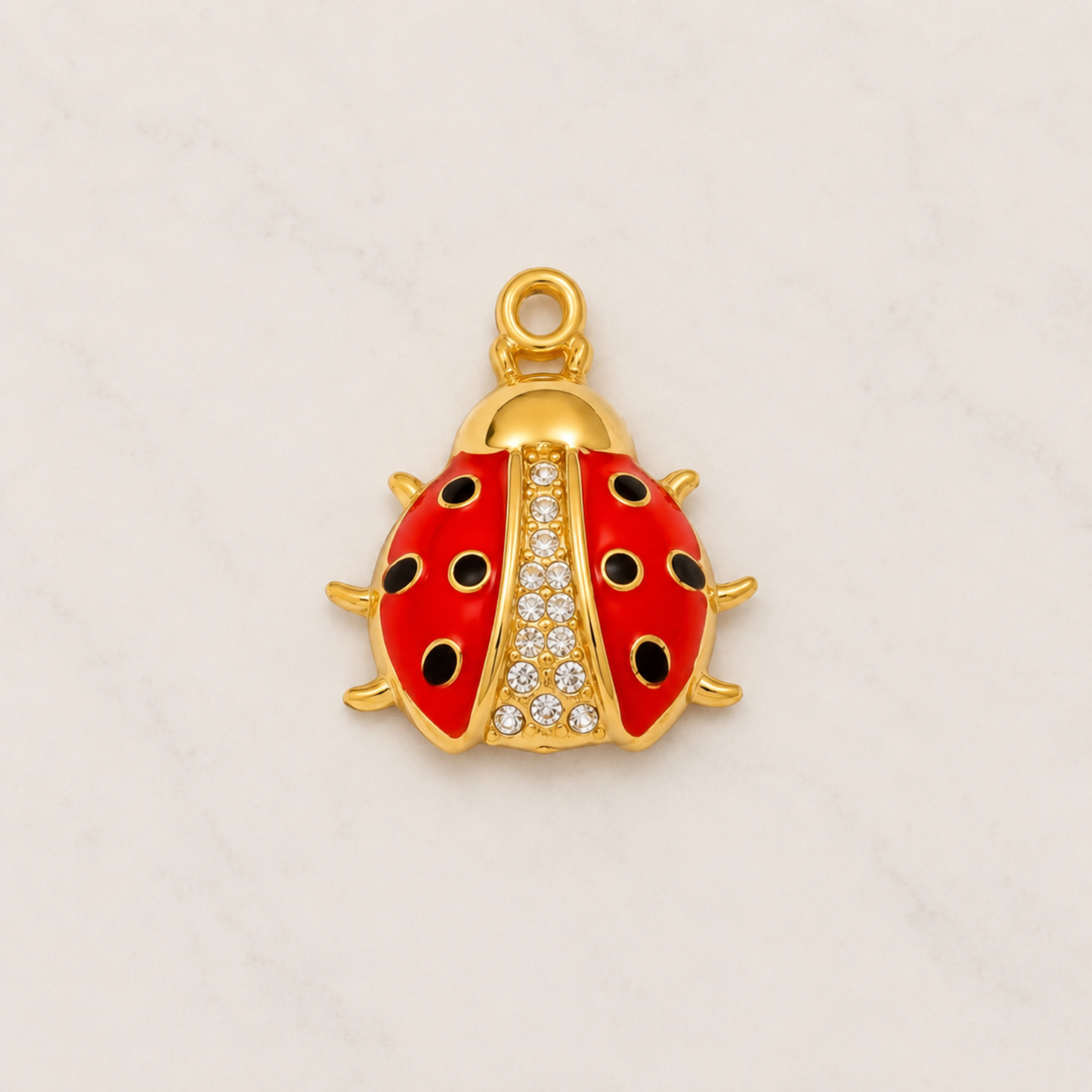The Charm Bar – Hochwertiger, personalisierbarer Schmuck aus 18K PVD vergoldetem 316L Edelstahl. Wasserfeste Halsketten, Charms und Armbänder für einzigartige Kombinationen – jeder Charm erzählt deine Geschichte. Ladybug-Charm. Pandora. 
