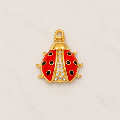 The Charm Bar – Hochwertiger, personalisierbarer Schmuck aus 18K PVD vergoldetem 316L Edelstahl. Wasserfeste Halsketten, Charms und Armbänder für einzigartige Kombinationen – jeder Charm erzählt deine Geschichte. Ladybug-Charm. Pandora. 