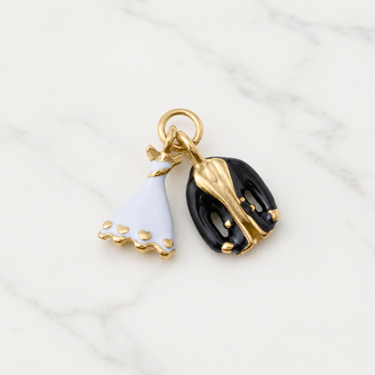 The Charm Bar – Hochwertiger, personalisierbarer Schmuck aus 18K PVD vergoldetem 316L Edelstahl. Wasserfeste Halsketten, Charms und Armbänder für einzigartige Kombinationen – jeder Charm erzählt deine Geschichte. The Bridal Charm. Wedding Charms.