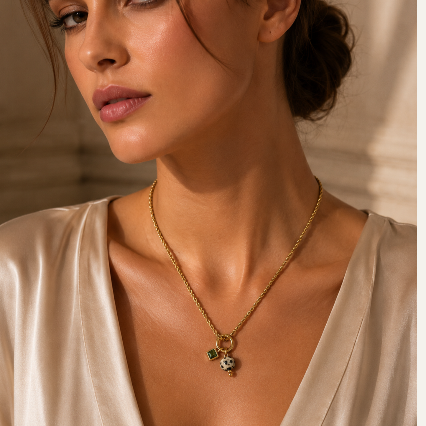 The Charm Bar – Hochwertiger, personalisierbarer Schmuck aus 18K PVD vergoldetem 316L Edelstahl. Wasserfeste Halsketten, Charms und Armbänder für einzigartige Kombinationen – jeder Charm erzählt deine Geschichte.