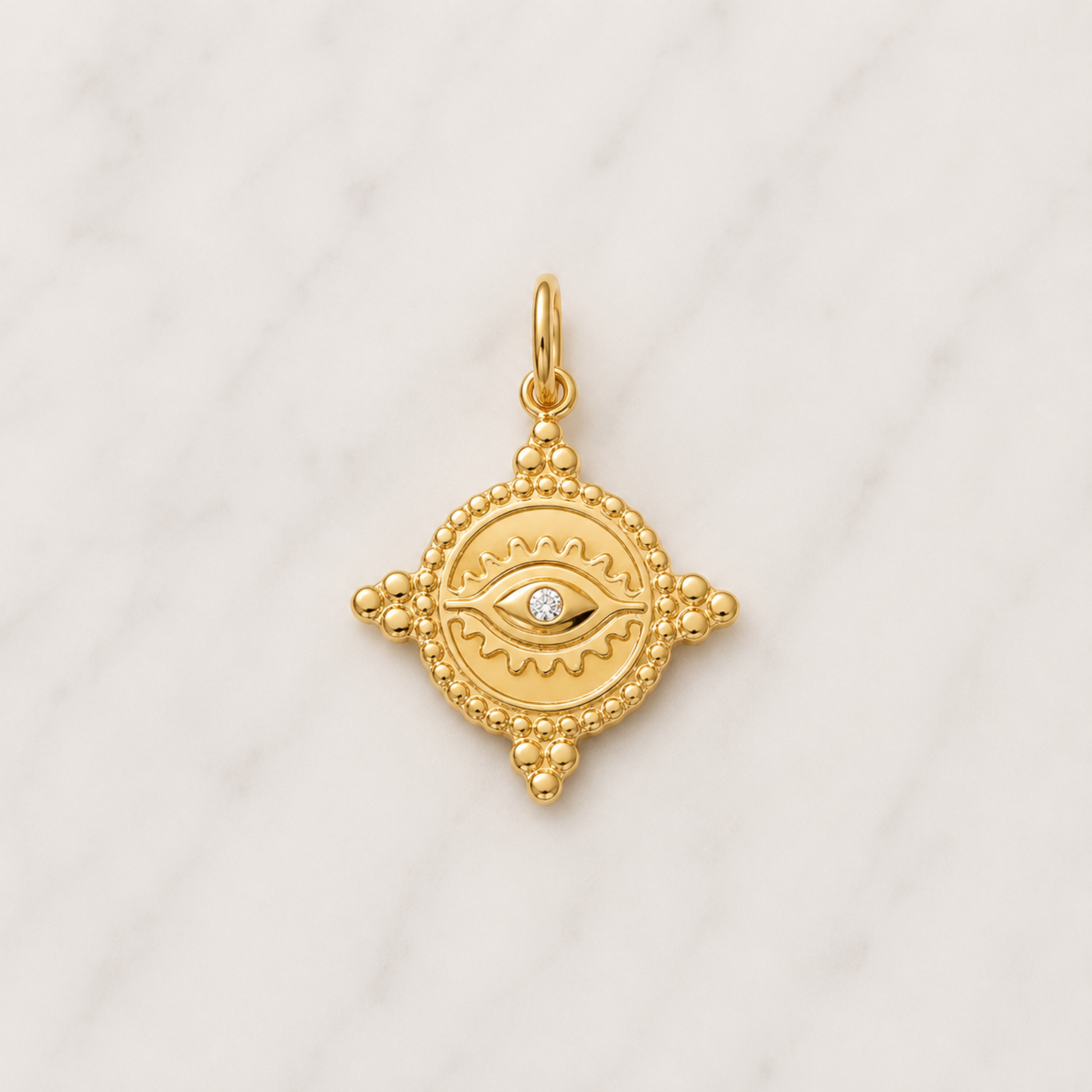 The Charm Bar – Hochwertiger, personalisierbarer Schmuck aus 18K PVD vergoldetem 316L Edelstahl. Wasserfeste Halsketten, Charms und Armbänder für einzigartige Kombinationen – jeder Charm erzählt deine Geschichte. Protection Charm. Nazar Charm. Evil Eye Charm.