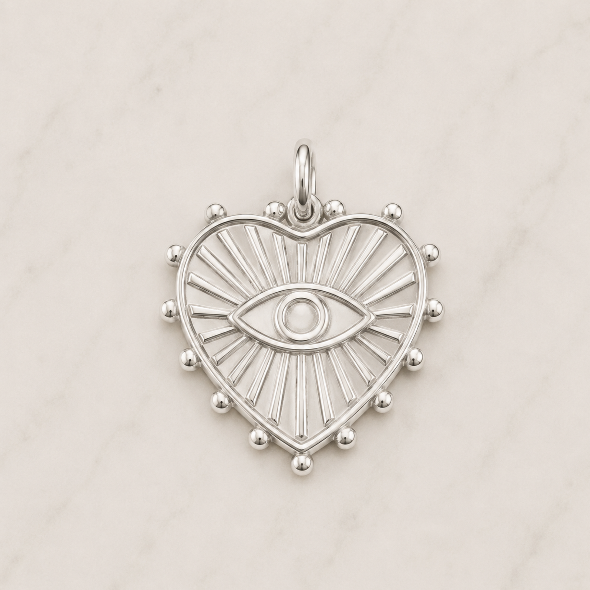 The Charm Bar – Hochwertiger, personalisierbarer Schmuck aus 18K PVD vergoldetem 316L Edelstahl. Wasserfeste Halsketten, Charms und Armbänder für einzigartige Kombinationen – jeder Charm erzählt deine Geschichte. Nazar  Charm Evil Eye Charm.