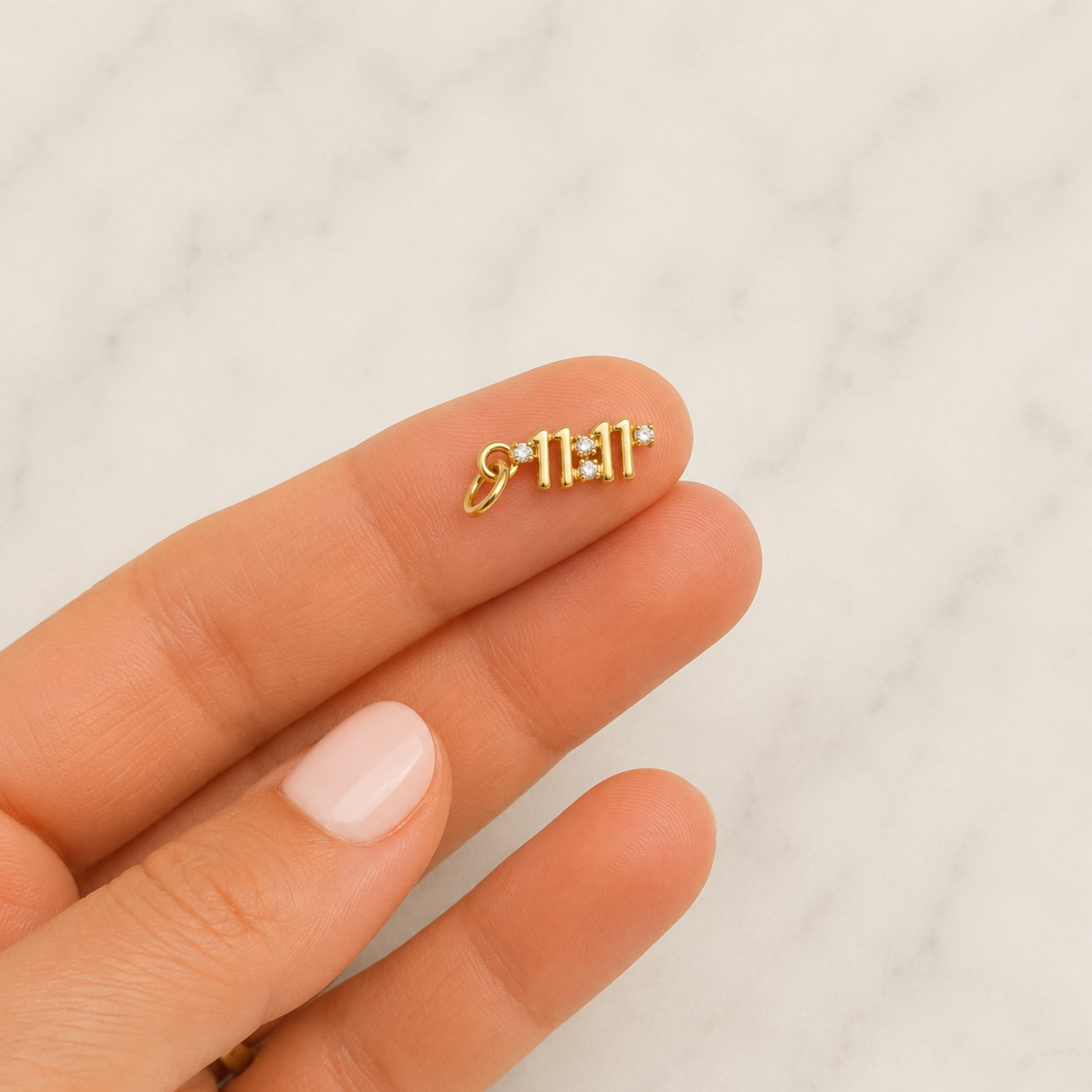 The Charm Bar – Hochwertiger, personalisierbarer Schmuck aus 18K PVD vergoldetem 316L Edelstahl. Wasserfeste Halsketten, Charms und Armbänder für einzigartige Kombinationen – jeder Charm erzählt deine Geschichte. 11:11-Charm. Pandora. 