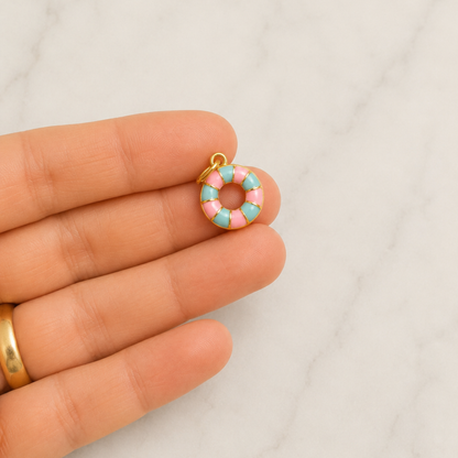 The Charm Bar – Hochwertiger, personalisierbarer Schmuck aus 18K PVD vergoldetem 316L Edelstahl. Wasserfeste Halsketten, Charms und Armbänder für einzigartige Kombinationen – jeder Charm erzählt deine Geschichte.
