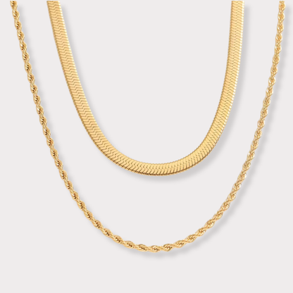 The Charm Bar – Hochwertiger, personalisierbarer Schmuck aus 18K PVD vergoldetem 316L Edelstahl. Wasserfeste Halsketten, Charms und Armbänder für einzigartige Kombinationen – jeder Charm erzählt deine Geschichte. Layered Necklace. Snake Necklace.