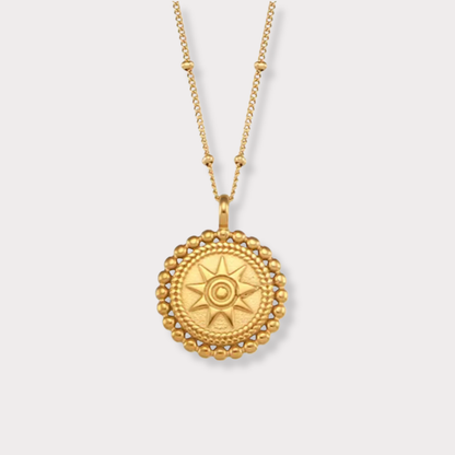 The Charm Bar – Hochwertiger, personalisierbarer Schmuck aus 18K PVD vergoldetem 316L Edelstahl. Wasserfeste Halsketten, Charms und Armbänder für einzigartige Kombinationen – jeder Charm erzählt deine Geschichte. Sonnen Kette. Soleil Necklace.